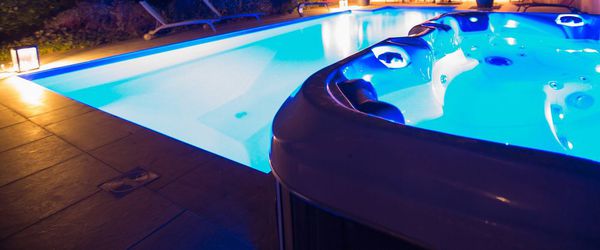 Spa et bassin de nuit